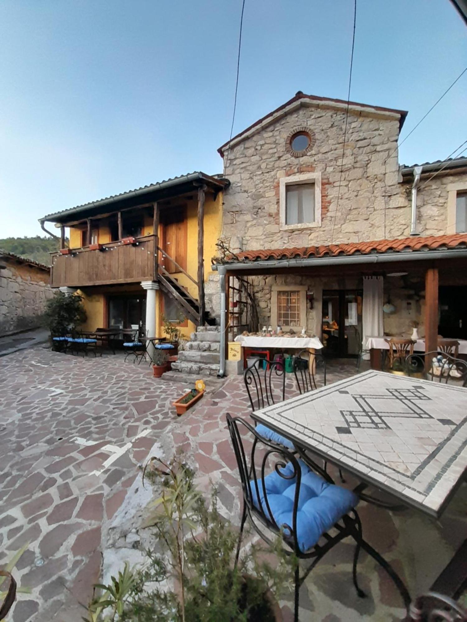 Hostel Xaxid Črni Kal エクステリア 写真