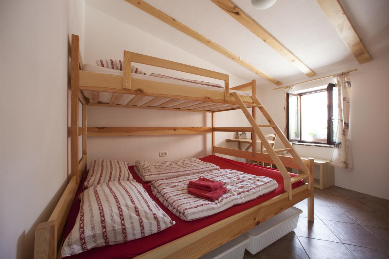 Hostel Xaxid Črni Kal エクステリア 写真