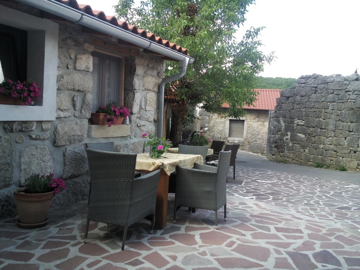 Hostel Xaxid Črni Kal エクステリア 写真