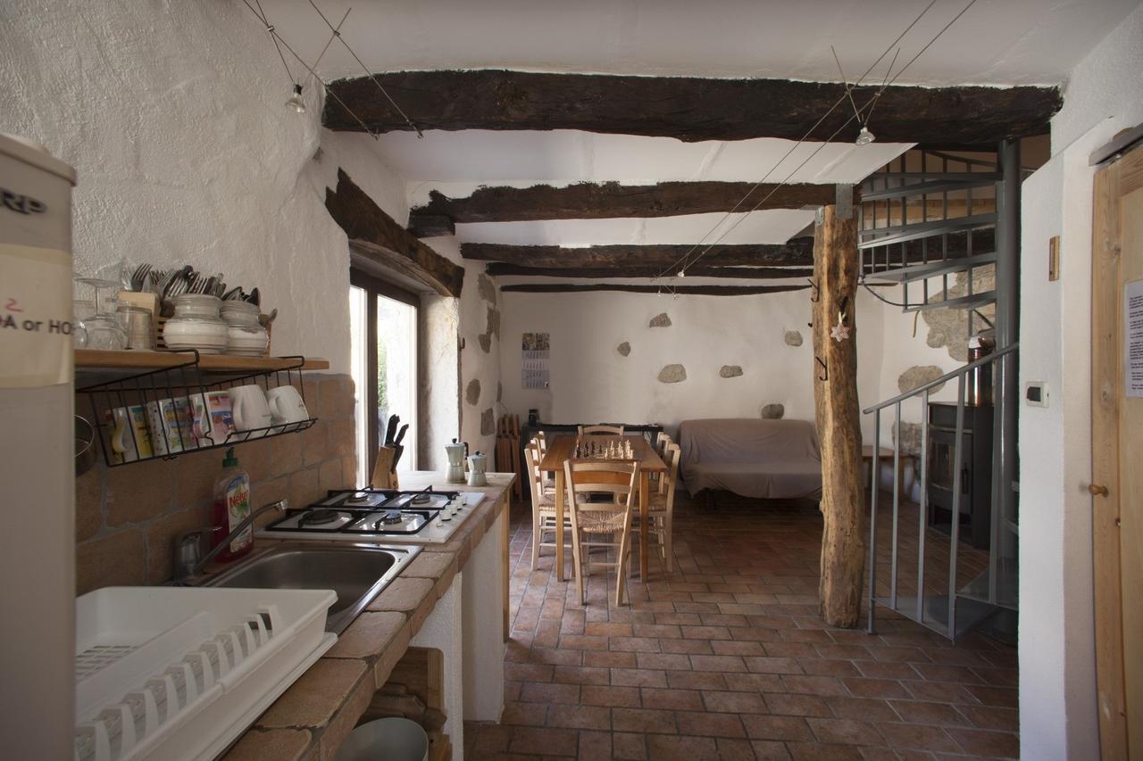 Hostel Xaxid Črni Kal エクステリア 写真