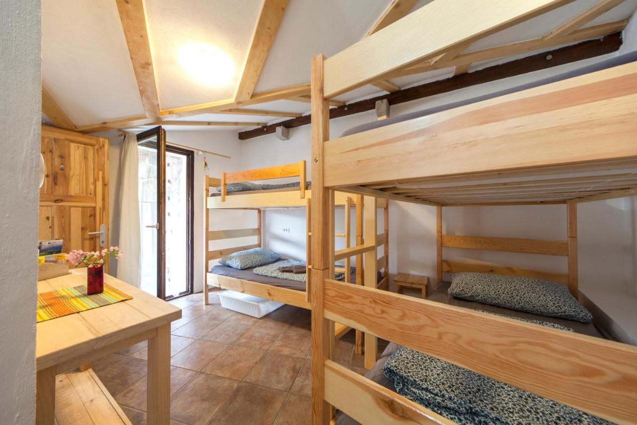 Hostel Xaxid Črni Kal エクステリア 写真