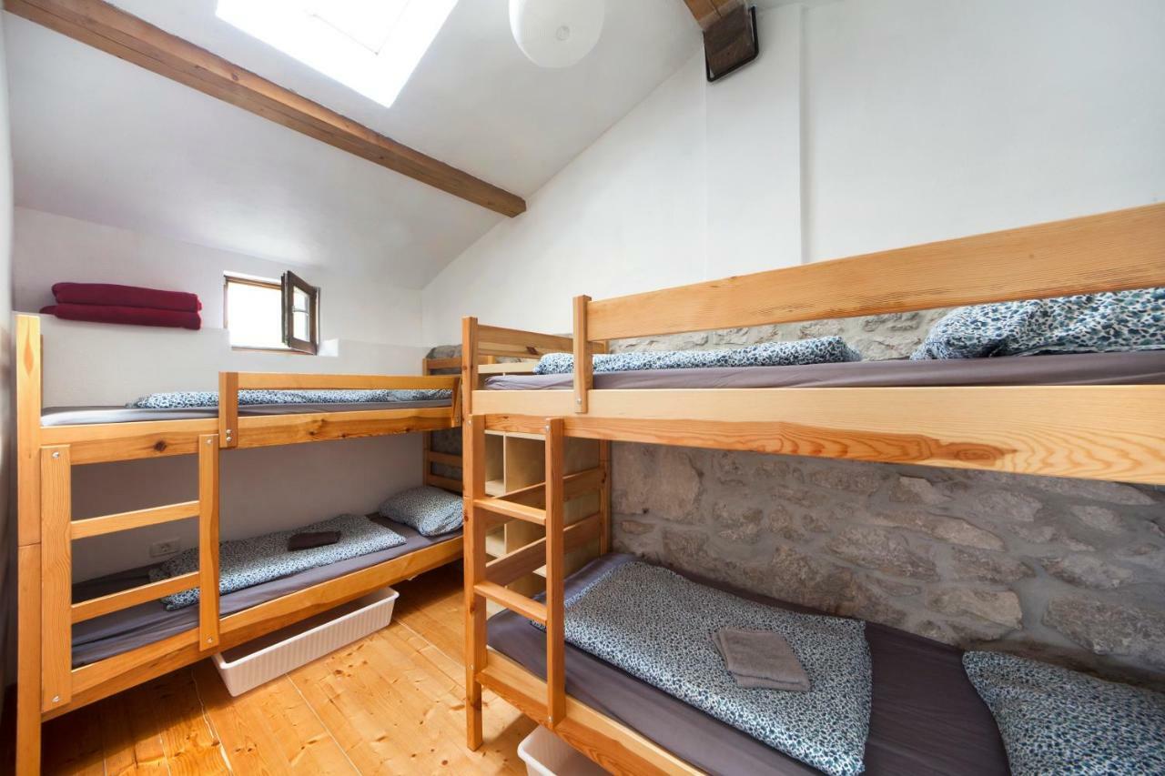 Hostel Xaxid Črni Kal エクステリア 写真